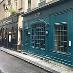 Marché Saint Germain des Pres, typical Parisian style, 35m2